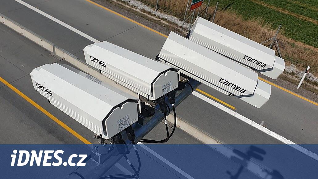 Písek yakınındaki yeni otoyolda hız ölçüm yerleri her gün değişecek