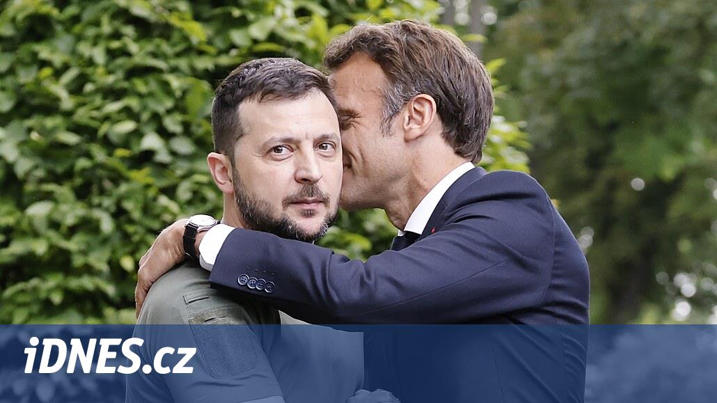 Macron s’est encore longuement entretenu au téléphone.  Il promit à Zelensky, qui le remercia