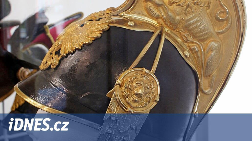 Muzeum Podkrkonoší vystavuje historické čepce, cylindry i dragounskou  přilbu - iDNES.cz