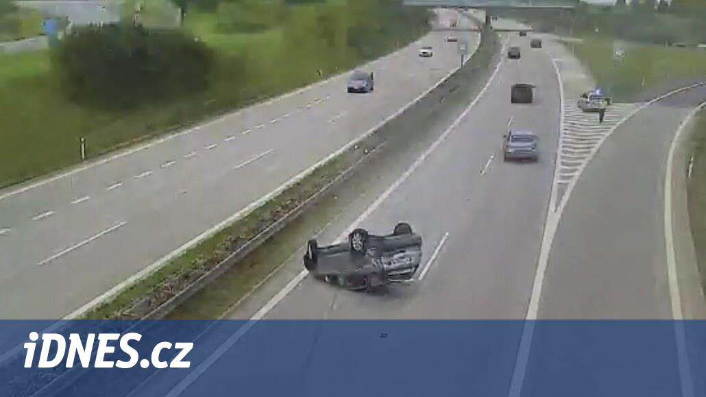 Ujížděl na D1 před policií, zavinil nehodu tří aut se čtyřmi zraněnými -  iDNES.cz