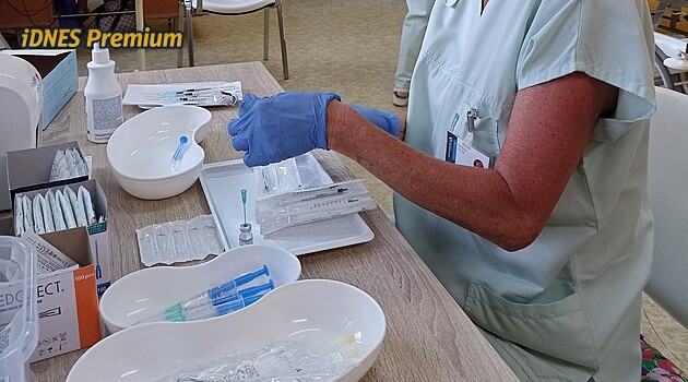 Chceme se očkovat proti chřipce, ale nejsou vakcíny, stěžují si pacienti