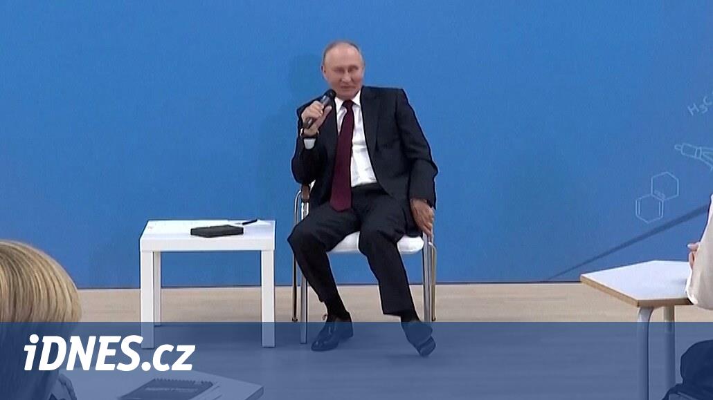 In Kaliningrad beeindruckte Putin mit der „Choreographie“ seiner Füße, die Ticks sorgten für Spekulationen