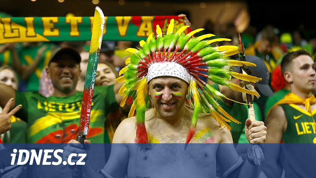 Obhjci dans le taxi, Taboo en tant que héros allemand et célébration.  Premier jour de l’EuroBasket