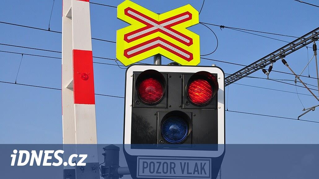 İçinde insanlarla dolu otobüs yanıp sönen yaya geçidine gitmedi, polis tanığın ifadesini düzeltti