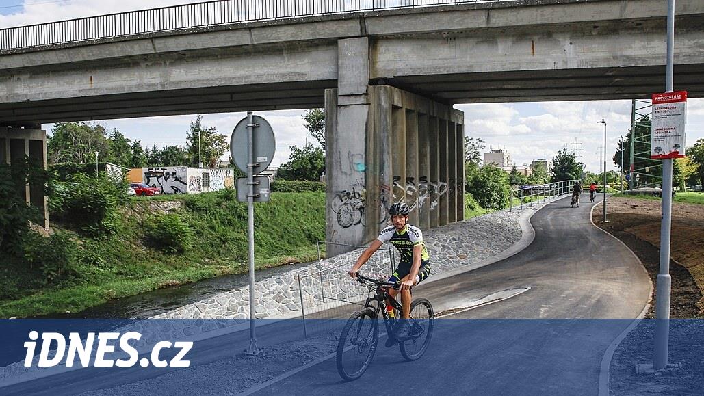 Vítr už nebude pro cyklisty jen otrava, plachta CycleWing jim pomůže  dopředu – VTM.cz