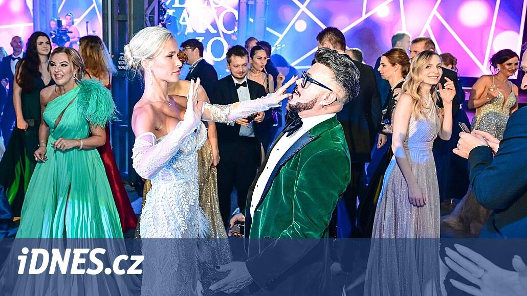Luxusní šaty, koncerty i tisíc snědených ústřic. Ples jako Brno oslavil  jubileum - iDNES.cz