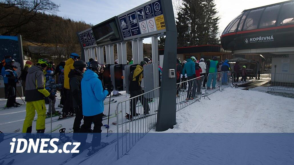 İnsanlar zaten Beskydy ve Jeseníky dağlarında kayak yapmaya gidebiliyor ancak hava durumu teleferik operatörlerini rahatsız ediyor