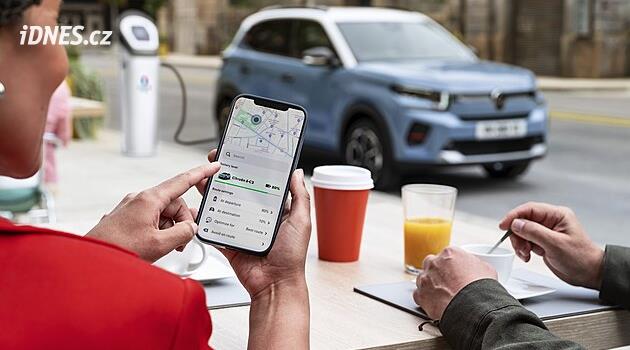 Digitalizace naruby. V Česku koupíte i auta bez infotainmentu, nahradí ho mobil