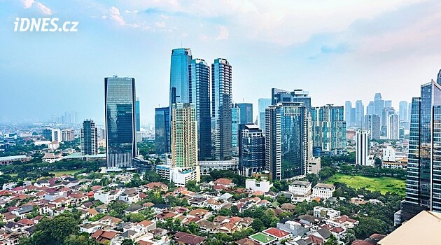 Indonésii hrozí nová ekonomická krize. Akcie padají, lidé musí více šetřit