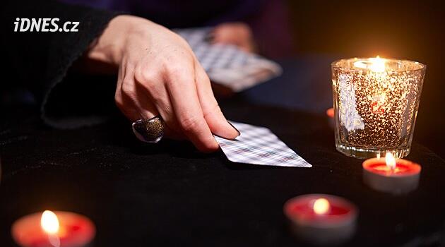Rusům pomáhá v těžkých časech čarodějnice, kvůli válce se zvedl zájem o mystiku