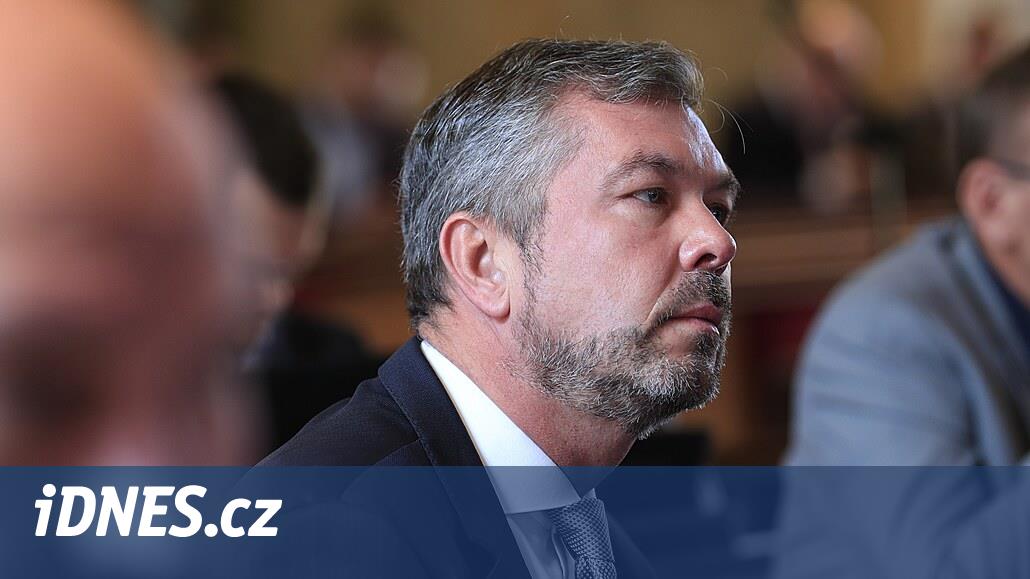 Hladík liderliğindeki Brno KDU -CSL, kovuşturulmuş bir meslektaşım düzenledi, Leder güvenlerine sahip