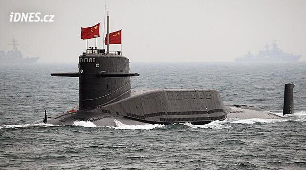 Čínská armáda v Tichém oceánu zkušebně z ponorky odpálila střelu