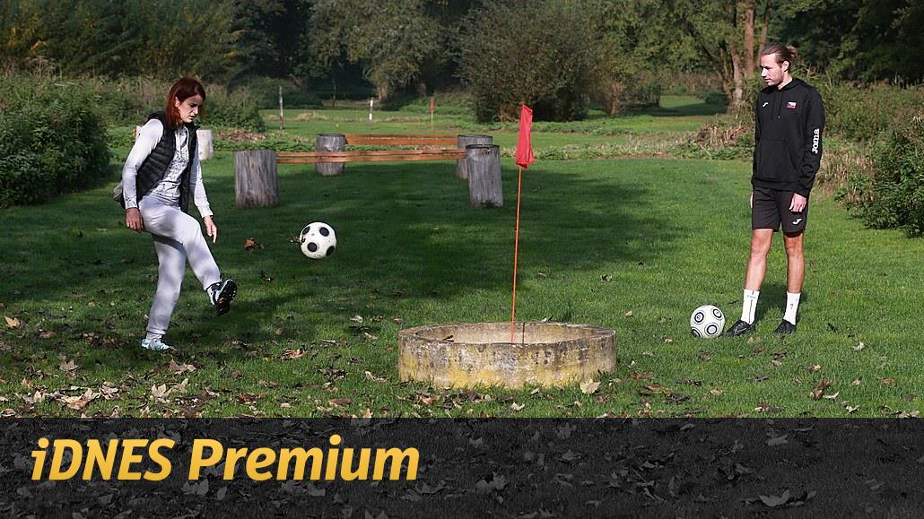 Golf, nebo fotbal? Fotbalgolf je věda, kde záleží na postavení, kopu i úhlu iDNES.cz