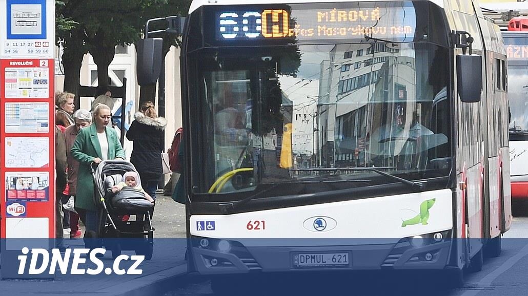 Ústí'deki polis memurları, olayları doğrudan toplu taşıma arabalarında izleyecek