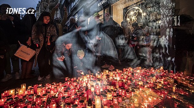 Pětistovka pro Oldu. Lidé vybrali na oslavy revoluce přes šest milionů, připomínají Klempíře u StB