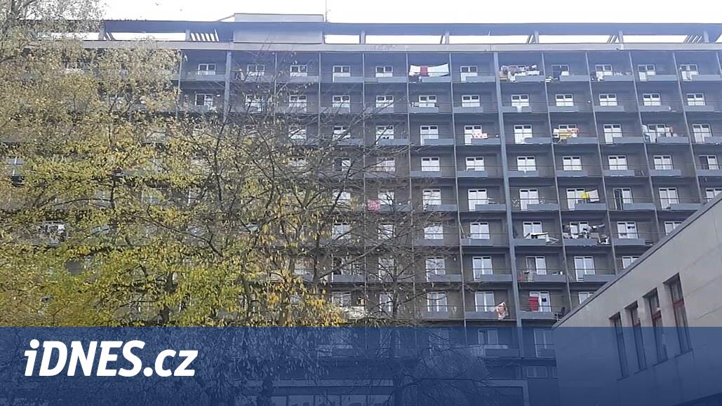 Soko yedinci kattan atılmakla tehdit edildi, adam yatakhaneye saldırı suçundan yargılanıyor