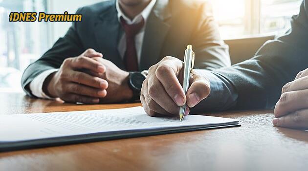 Slibují odměnu, ale chtějí jenom odlákat. Podvodníci mění lidem pojišťovnu