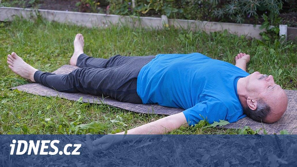 Zlepší mozek i spánek. Věda chválí starodávné cvičení, stačí 20 minut