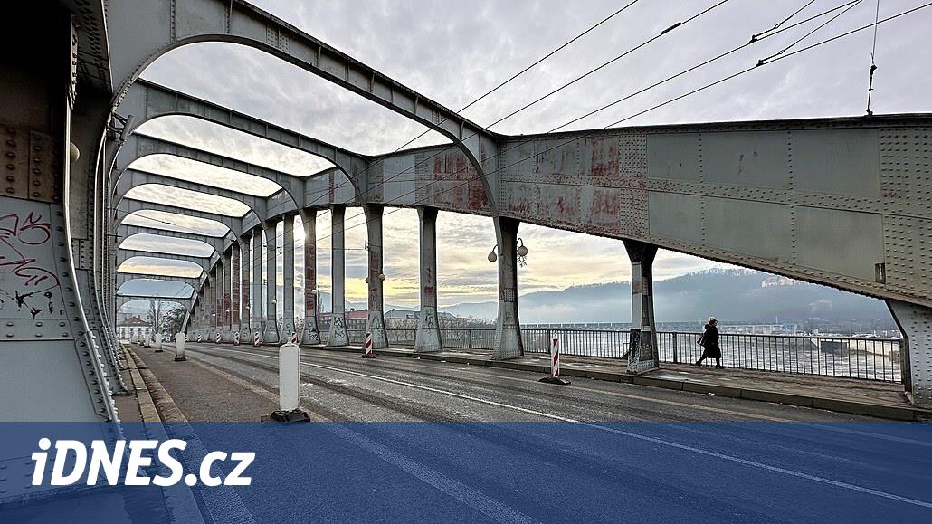 Ústí belediye başkanını önemli bir köprüyü onarmadan önce ağırlıklı olarak toplu taşıma araçlarını kullanın