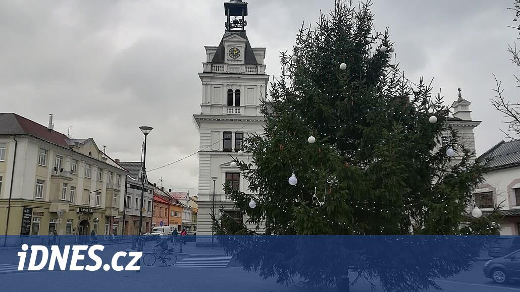 Yüzlerce evde hâlâ elektrik yok, Chocna’da devrilen bir ağaç yeniden ayağa kalktı