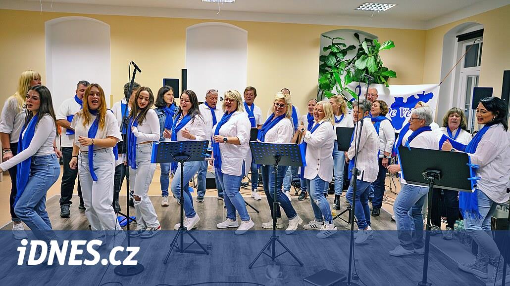 Bir hemşire, bir polis ve bir öğretmen sahneden sevinç saçtı. Bu Cantus De Velas
