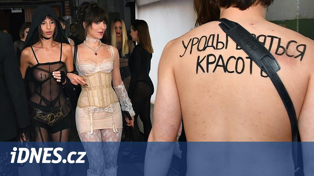 Ruslar çıplaklar partisine her zaman üzülür. Rapçi penisinde penis olduğu için tutuklandı