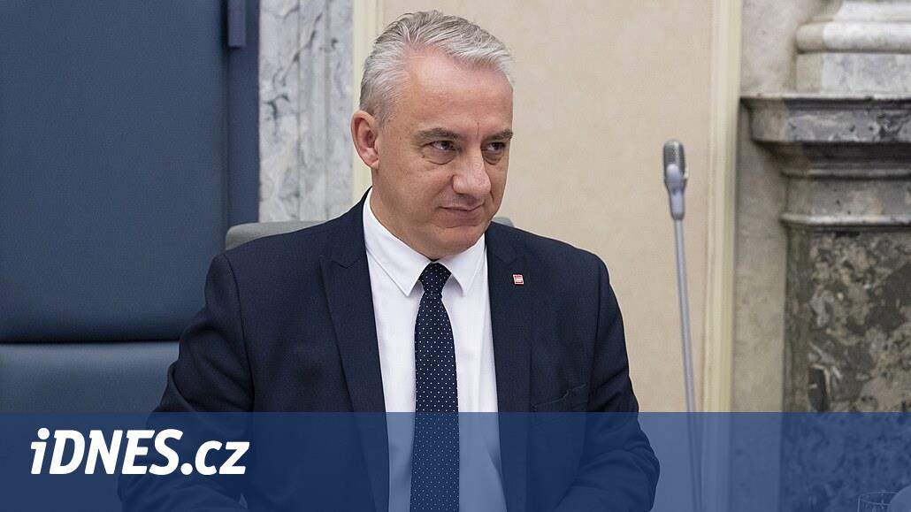 Středula, sendikaların emeklilik yaşının sonsuz olmasını kabul etmediğini söyledi