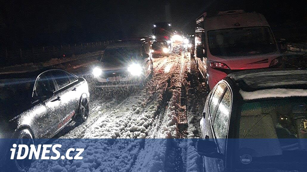 D1’de büyük çöküş, binlerce kişi sıkışıp kalan araçlarda yedi saate kadar bekledi