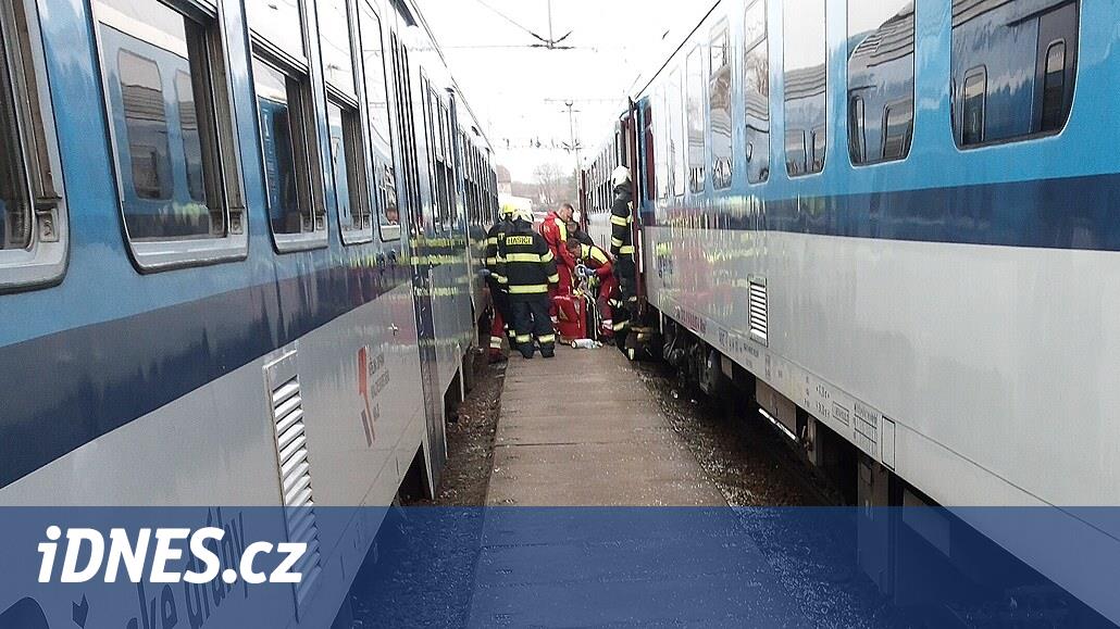 Chlumec nad Cidlinou’da bir adam rayların üzerine düştü ve karşıdan gelen trenin çarpması sonucu hayatını kaybetti