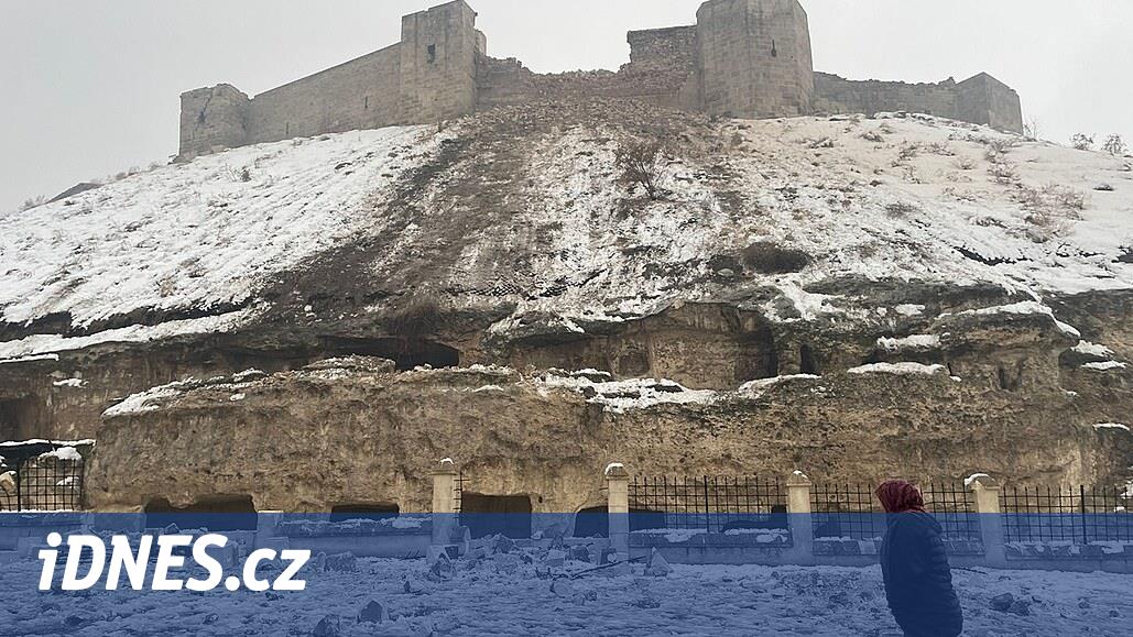 Fiction historique traduite.  Otes a détruit un château turc et un fort syrien