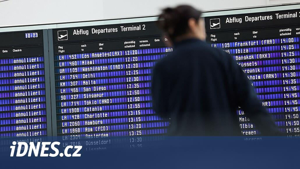 Letiště v Mnichově přerušilo provoz, kvůli zpozorovaným dronům zrušilo 17 letů