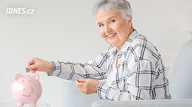 Babišova vláda chce seniorům přidávat dřív a častěji. Komu se zvedne důchod o 500 a komu o 3 000?