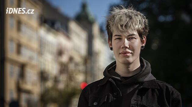 Nechal si změnit pohlaví, pak si to rozmyslel. S nárokem na bolestné neuspěl