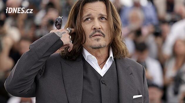 Jsem Johnny Depp a napíšu o vás knihu. Podvodník vylákal ze ženy skoro 50 tisíc