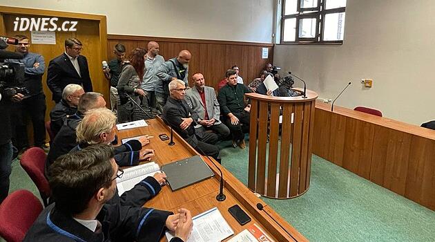 Soud snížil tresty v kauze podvodů při vydávání řidičských průkazů