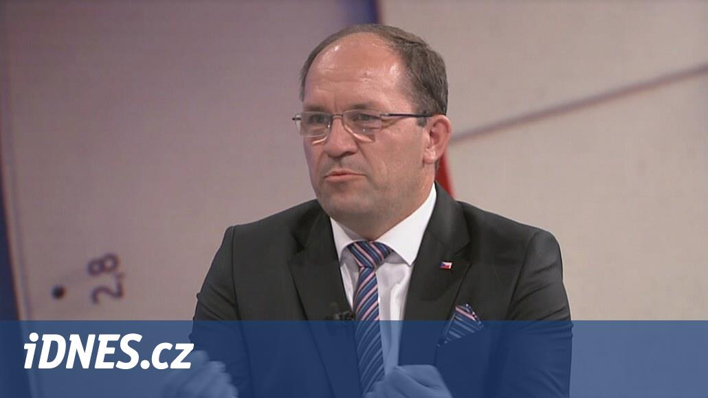 Cena rohlíku není na mně, řekl Výborný. Miliardy chce ušetřit i ...