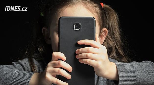 Na sítích se šíří nová nebezpečná hra. Červený delfín cílí hlavně na děti