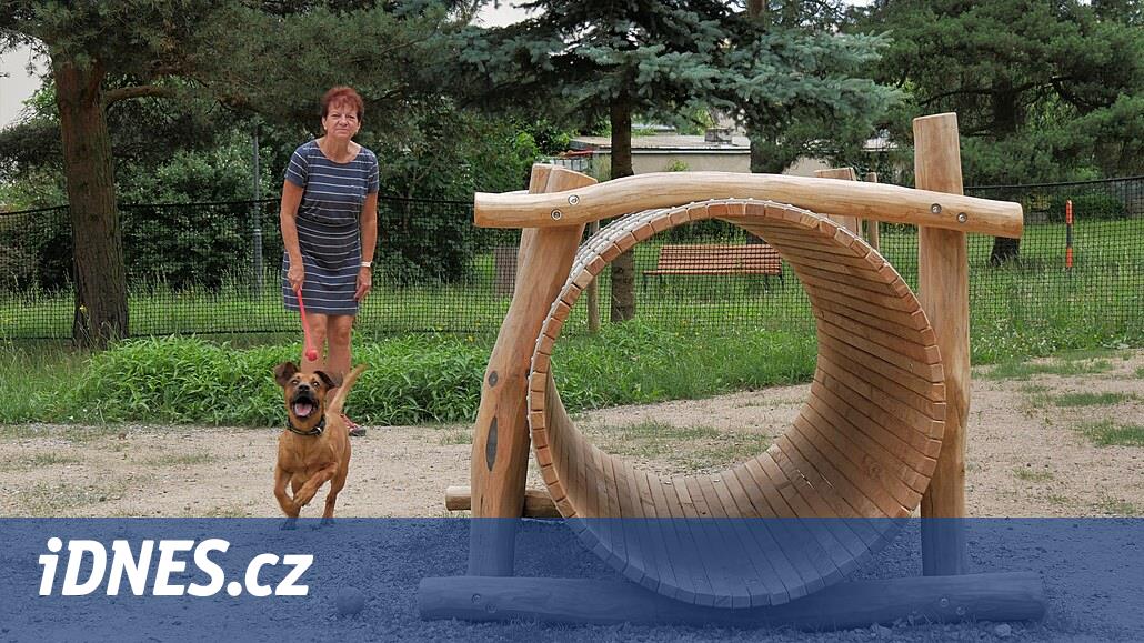 Žďár a réalisé son souhait et a ouvert le premier terrain de jeu pour chiens.  Mais ce n’est pas pour les salopes sexy