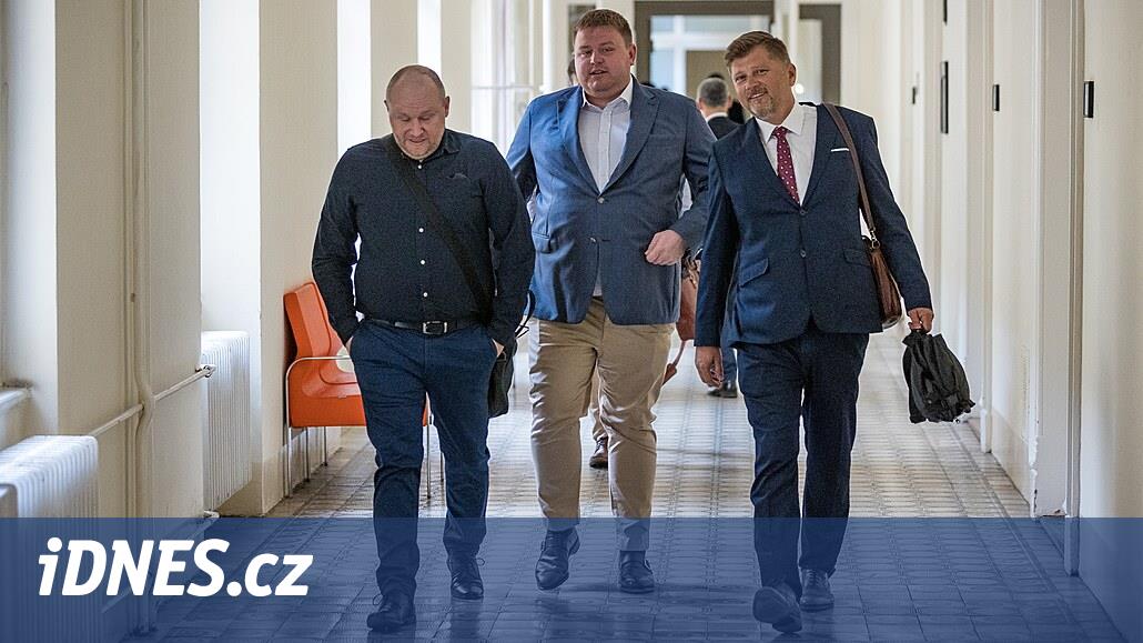 Z klientů vylákali přes dvě miliardy. Soud kauzu JO Investment odročil na neurčito - iDNES.cz