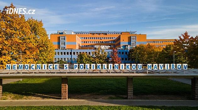 Policie vyšetřuje noční pád čtyřletého chlapce z okna havířovského bytu jako trestný čin