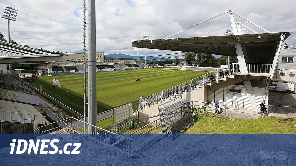 Jablonec 40 milyonu iade etmekle tehdit ediyor. Halkın stada girmesine izin vermedi