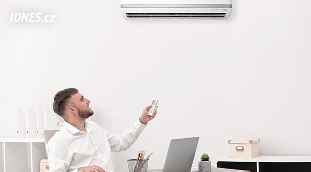 Kdo si mne ruce během veder? Prodejci klimatizací, bazénů i opalovacích krémů