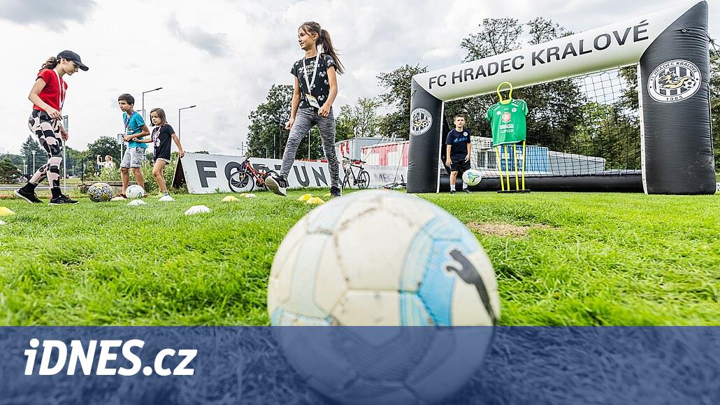 Hradec ve Strabag stadın devri konusunda kavga ediyor, belki hakem çağırırlar
