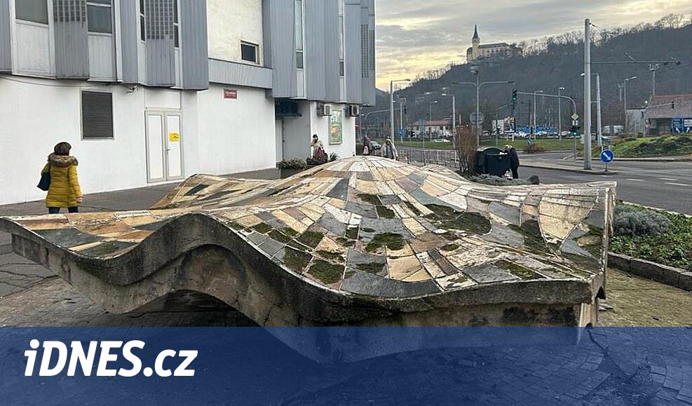 Ústí dev heykeli bir depoda saklamak istiyor.  Ancak uzmanlar geri dönmeyecekleri konusunda uyarıyor