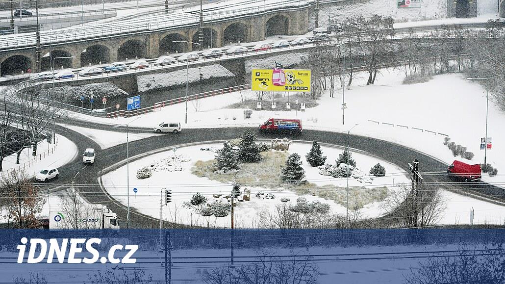 Demiryolu köprüsünün ve önemli bir kavşağın onarımı.  Ústí'de sürücüleri sorunlar bekliyor
