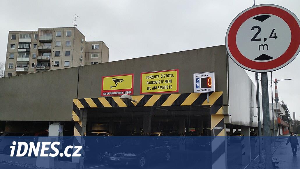 Akıllı bir sistem otoparktaki zamanı izliyor, arabalar bazen çok uzun süre orada kalıyor