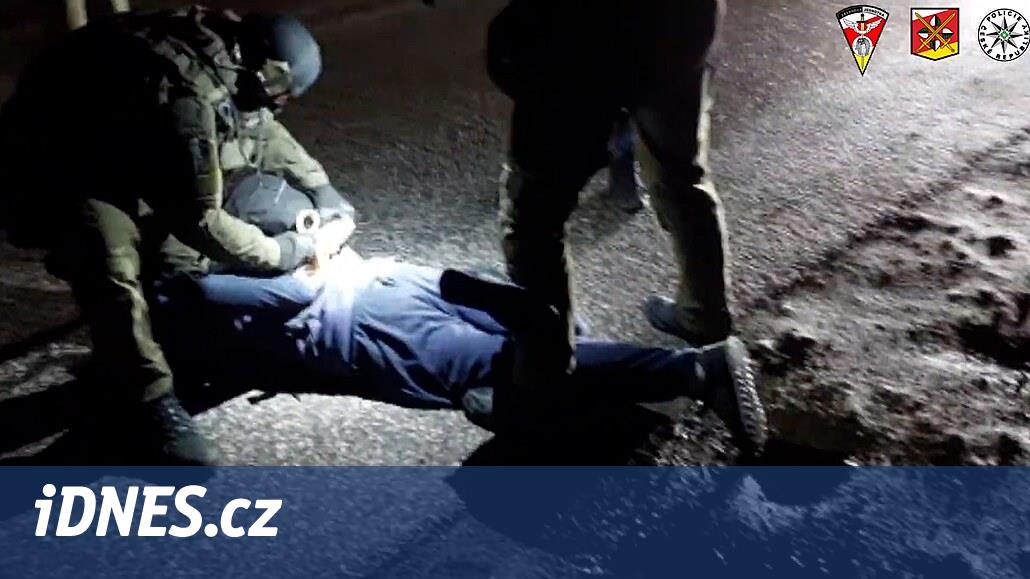 Bir adam eski kız arkadaşını vurmakla tehdit etti, sokakta acil durum ekibi tarafından yakalandı