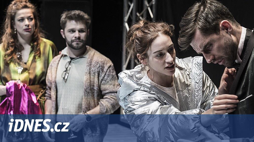 İNCELEME: İki saatten fazla süren nafile özlem. Drama kulübü kesinti yapmayı unuttu