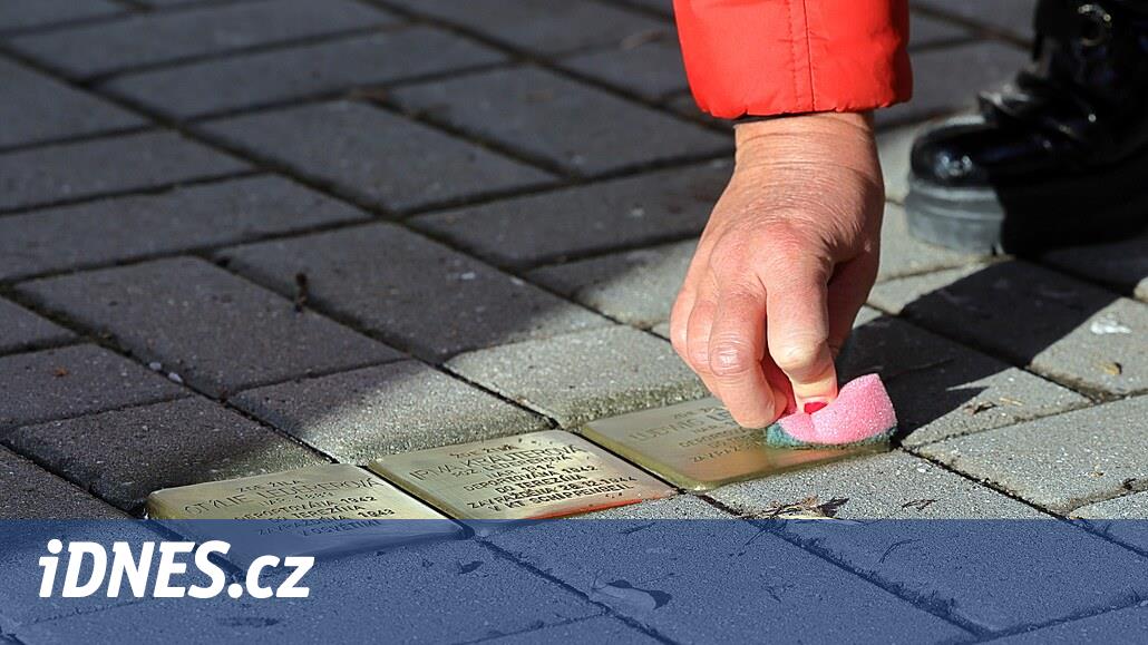 Sokolov, Holokost kurbanlarını hatırladı: Kaybolanların Taşlarına bakım yapılmalı