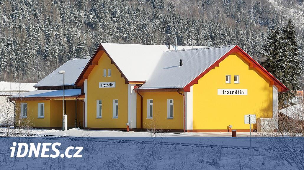 İstasyon binası kasabayı meşhur etmedi, onarımdan sonra güzel görünüyordu ve içinde apartmanlar da var.